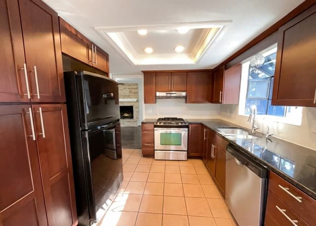 3-bedroom rental at 5423 Timberhurst in San Antonio, TX — photo 2