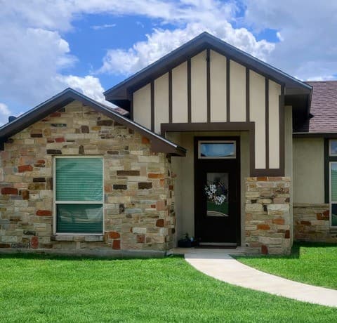 Home for sale at 1729 Vista View in Pleasanton, TX — photo 3