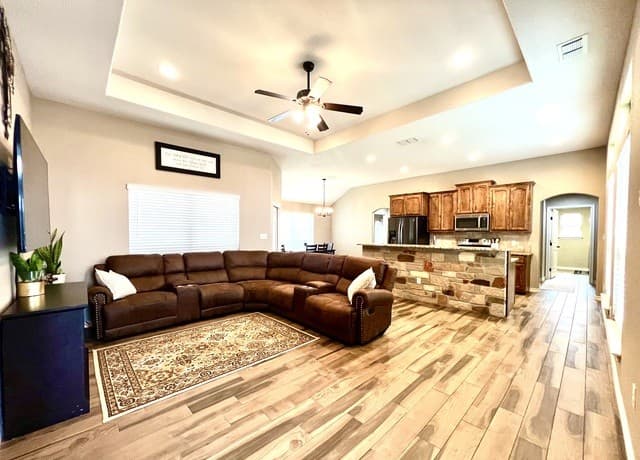 Home for sale at 1729 Vista View in Pleasanton, TX — photo 4