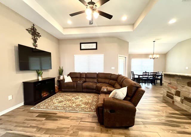Home for sale at 1729 Vista View in Pleasanton, TX — photo 5