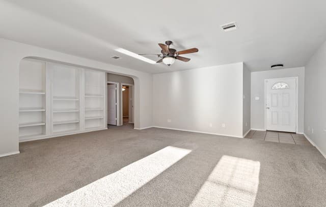 4-bedroom rental at 165 Corral Fence in Cibolo, TX — photo 2