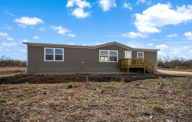 3-bedroom rental at 224 Private Road 4656 in Hondo, TX — photo 4