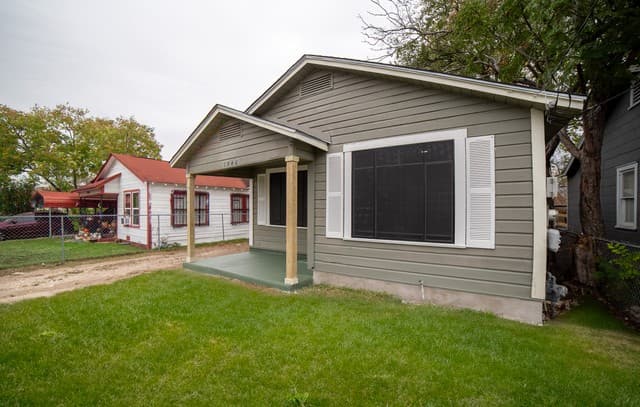 2-bedroom rental at 1946 Nolan in San Antonio, TX — photo 2