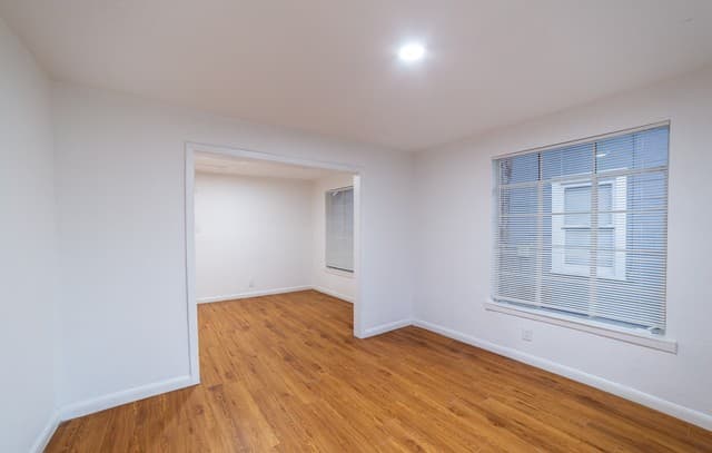 2-bedroom rental at 1946 Nolan in San Antonio, TX — photo 4