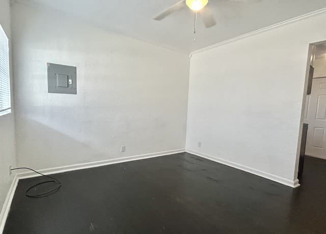 1-bedroom rental at 310 Finton Unit A in San Antonio, TX — photo 3