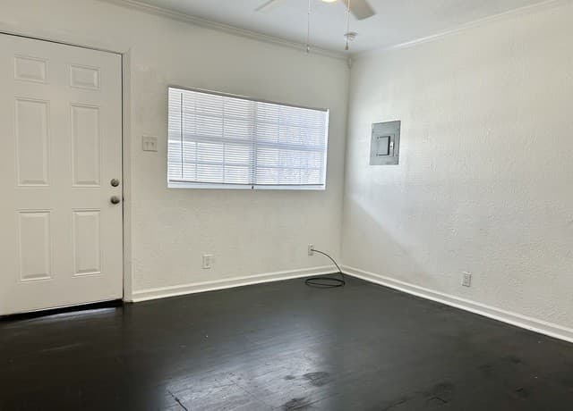 1-bedroom rental at 310 Finton Unit A in San Antonio, TX — photo 5