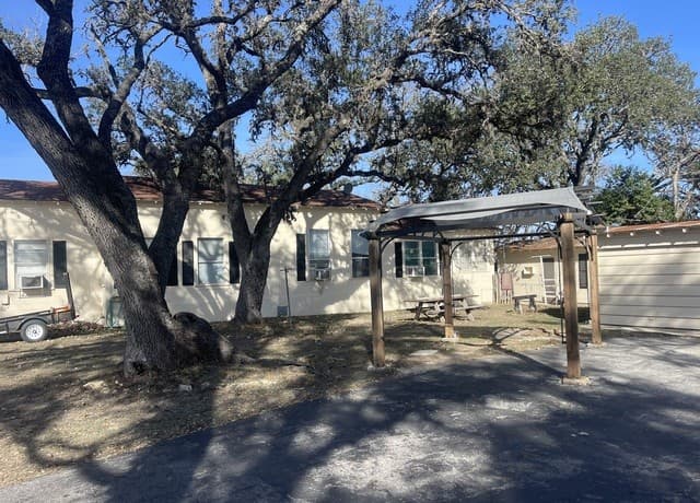 3-bedroom rental at 1209 Fm 1376 in Sisterdale, TX — photo 2