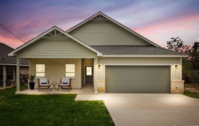 3-bedroom home for sale at 952 Rimrock Cv in Spring Branch TX