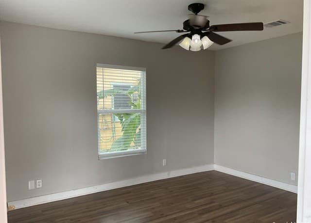 3-bedroom rental at 2703 Menchaca Unit A in San Antonio, TX — photo 4