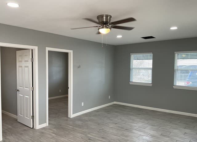 3-bedroom rental at 2703 Menchaca Unit 2 OR B in San Antonio, TX — photo 3