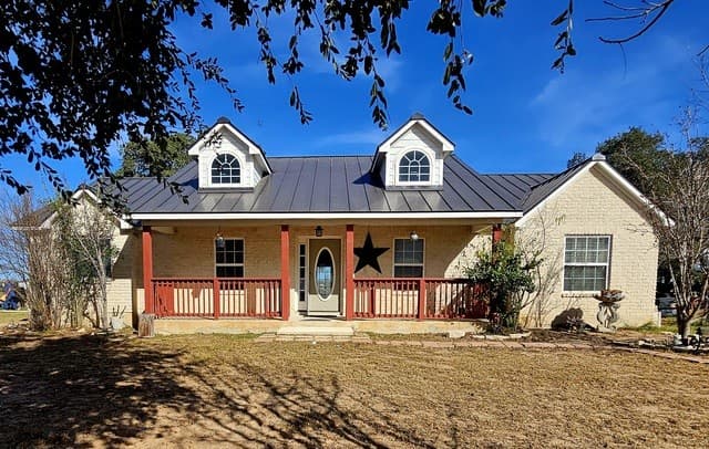 Home for sale at 5615 Fm 462 in Moore, TX — photo 2