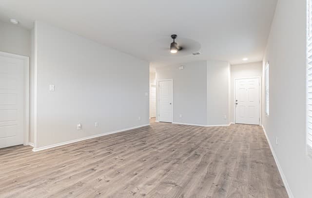 3-bedroom rental at 5919 Olson Bluffs in San Antonio, TX — photo 4