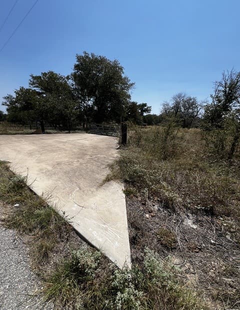 rental at 20 Clear Lake Loop in Poteet, TX — photo 3