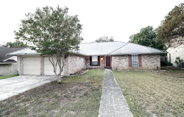3-bedroom rental at 7227 Trace Buckle in San Antonio, TX — photo 3