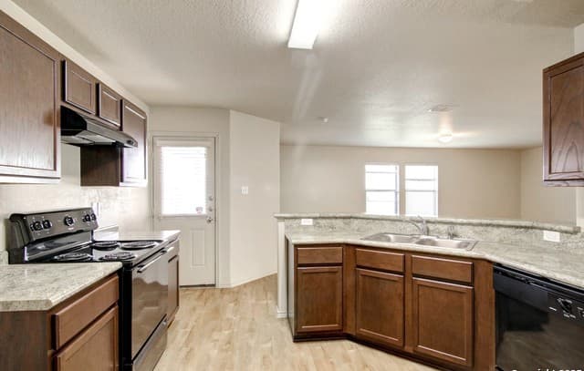 3-bedroom rental at 8926 Gerald Ohara in San Antonio, TX — photo 3