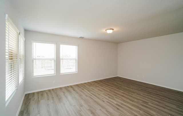 3-bedroom rental at 5107 Jade Crossing in San Antonio, TX — photo 3