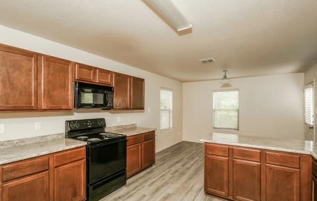 4-bedroom rental at 7026 Heathers Pond in San Antonio, TX — photo 1
