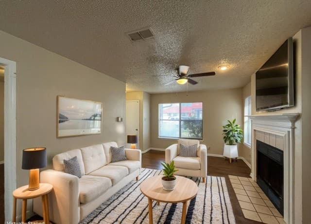 1-bedroom rental at 6306 Queens Castle Unit 4 in San Antonio, TX — photo 2