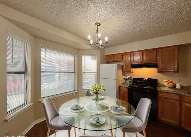 1-bedroom rental at 6306 Queens Castle Unit 4 in San Antonio, TX — photo 3