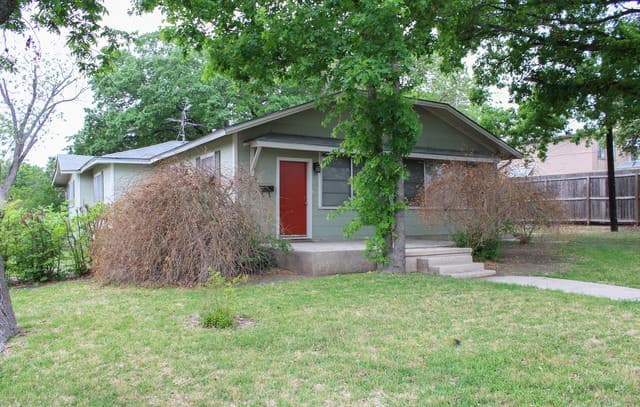 2-bedroom rental at 3901 N New Braunfels in San Antonio, TX — photo 2