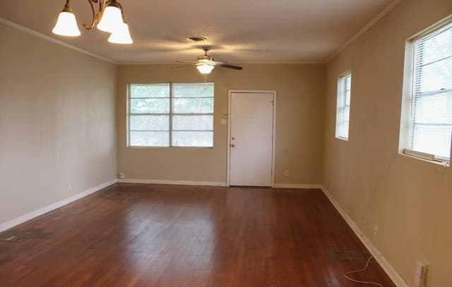 2-bedroom rental at 3901 N New Braunfels in San Antonio, TX — photo 3