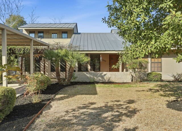 3-bedroom rental at 543 Robinhood in Alamo Heights, TX — photo 3