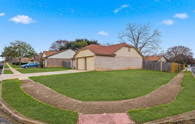 3-bedroom rental at 9630 Wildwood Rdg in San Antonio, TX — photo 2