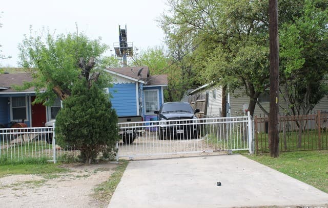3-bedroom rental at 718 Singing Wind in San Antonio, TX — photo 3