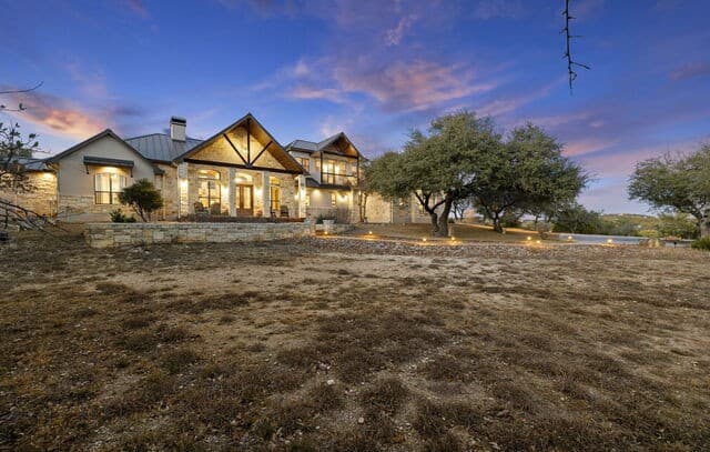 3-bedroom rental at 1941 Canyon Curve in Spring Branch, TX — photo 2