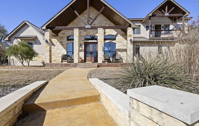 3-bedroom rental at 1941 Canyon Curve in Spring Branch, TX — photo 4