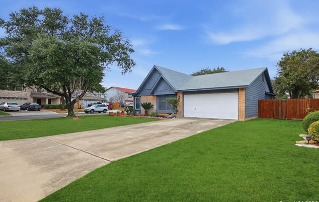 3-bedroom rental at 9055 Levelland in San Antonio, TX — photo 3