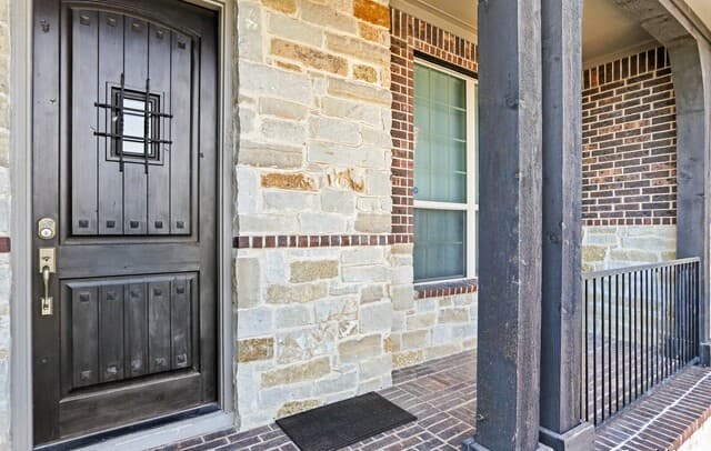 5-bedroom rental at 25843 Scenic Rock in San Antonio, TX — photo 3