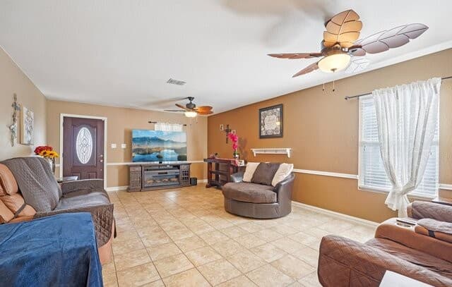 3-bedroom rental at 7835 Saddle Run in Selma, TX — photo 4