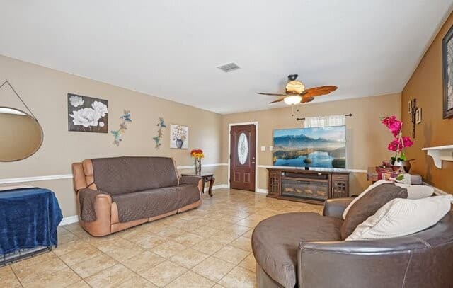 3-bedroom rental at 7835 Saddle Run in Selma, TX — photo 5