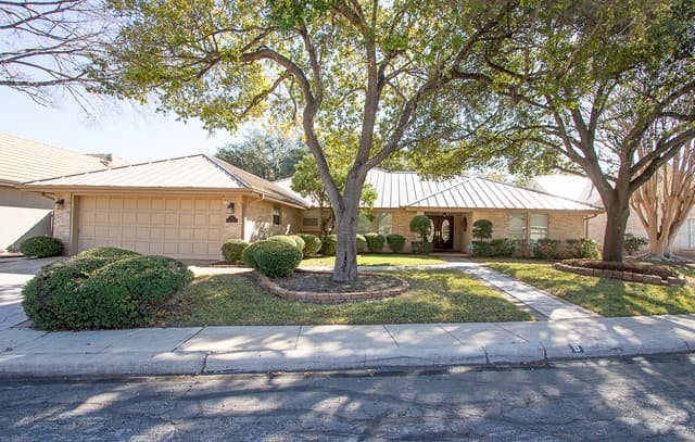 3-bedroom rental at 8 Granburg Pl in San Antonio, TX — photo 1