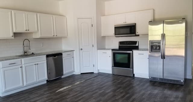 4-bedroom rental at 1063 Sleepy Hollow in Spring Branch, TX — photo 2