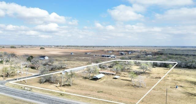 rental at TBD Us Hwy 281 in Pleasanton, TX — photo 1