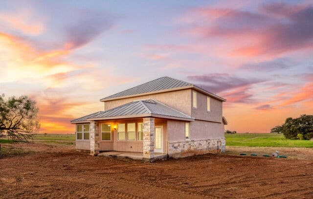 4-bedroom rental at 288 County Road 105 in Floresville, TX — photo 3