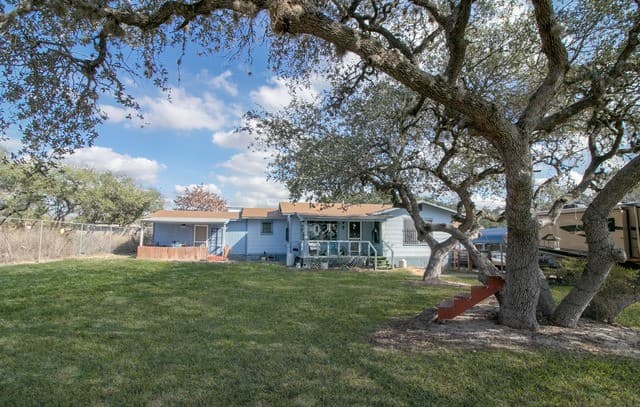 3-bedroom rental at 16472 N State Highway 16 in Poteet, TX — photo 1