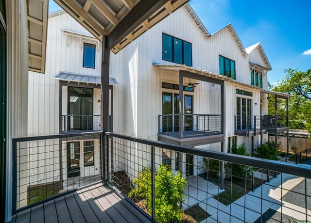 3-bedroom rental at 1042 Greer in San Antonio, TX — photo 1