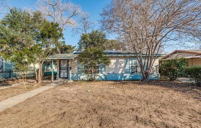 2-bedroom rental at 2207 Bronte in San Antonio, TX — photo 1