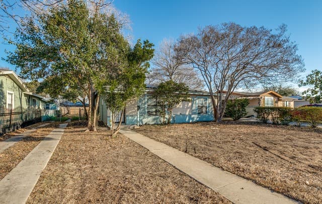 2-bedroom rental at 2207 Bronte in San Antonio, TX — photo 2
