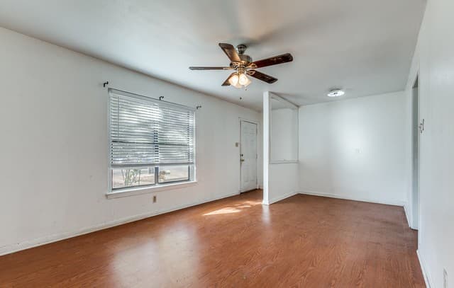 2-bedroom rental at 2207 Bronte in San Antonio, TX — photo 4