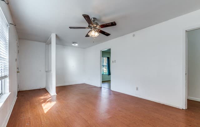 2-bedroom rental at 2207 Bronte in San Antonio, TX — photo 5