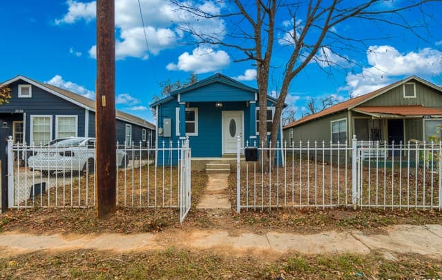 3-bedroom rental at 3528 S Laredo in San Antonio, TX — photo 1