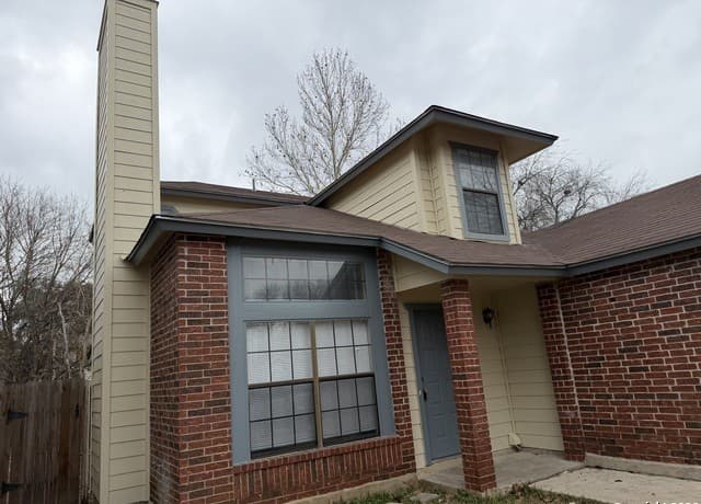 3-bedroom rental at 9370 Village Lance in San Antonio, TX — photo 2