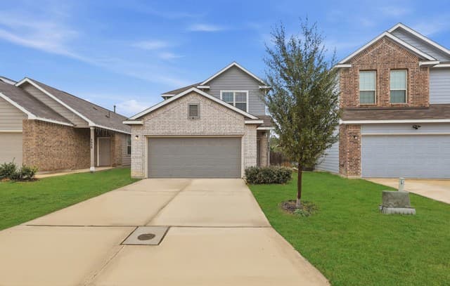 4-bedroom rental at 4962 Sandstone in San Antonio, TX — photo 1