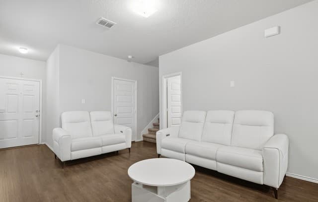4-bedroom rental at 4962 Sandstone in San Antonio, TX — photo 5
