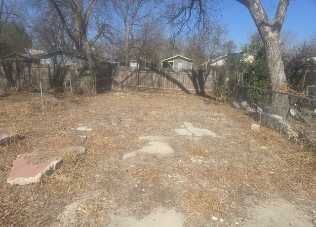 rental at 1533 Flanders in San Antonio, TX — photo 3