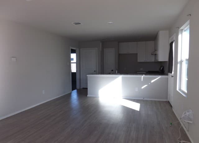 3-bedroom rental at 738 Ambush Ridge in San Antonio, TX — photo 3